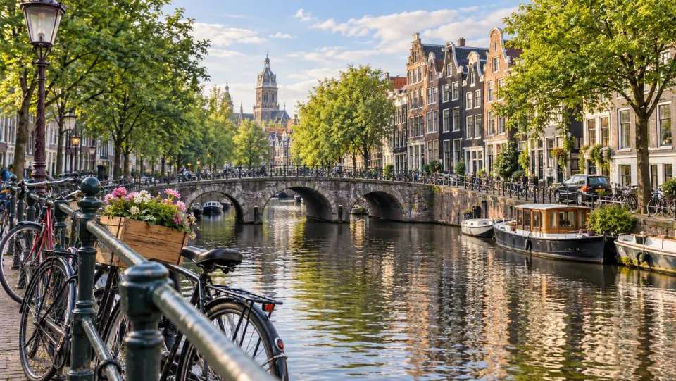 Illustrative Amsterdam canal scene